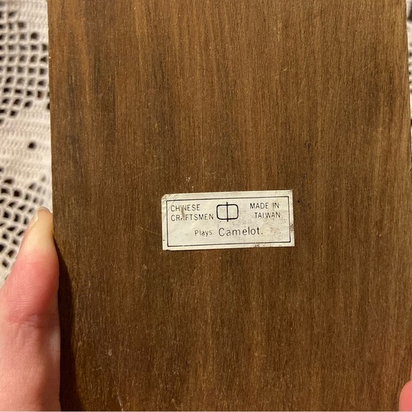 Vintage Camelot Castle Music Box - Picture 14 of 17